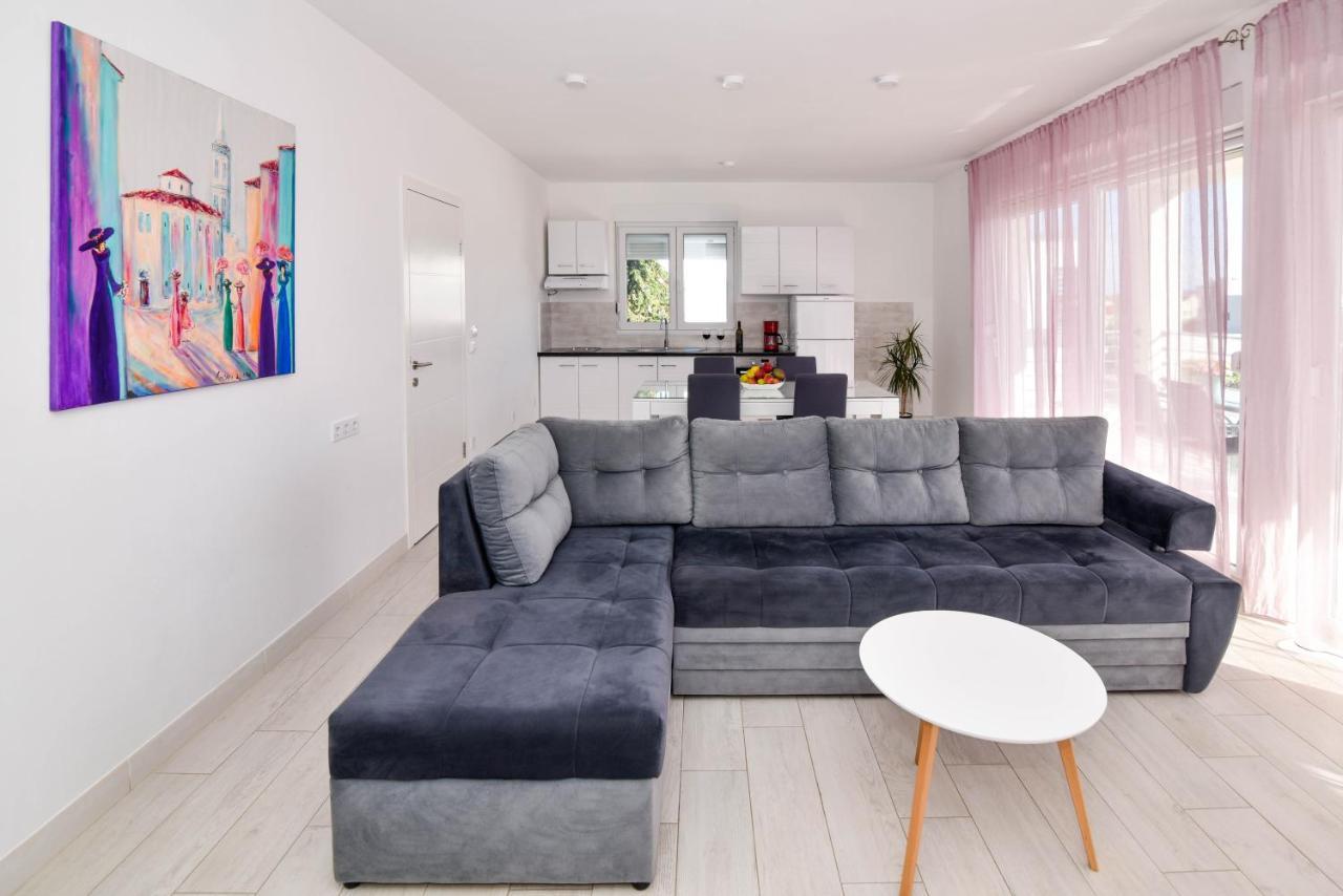 Apartment Deluxe Villa Carlotta ซาดาร์ ภายนอก รูปภาพ