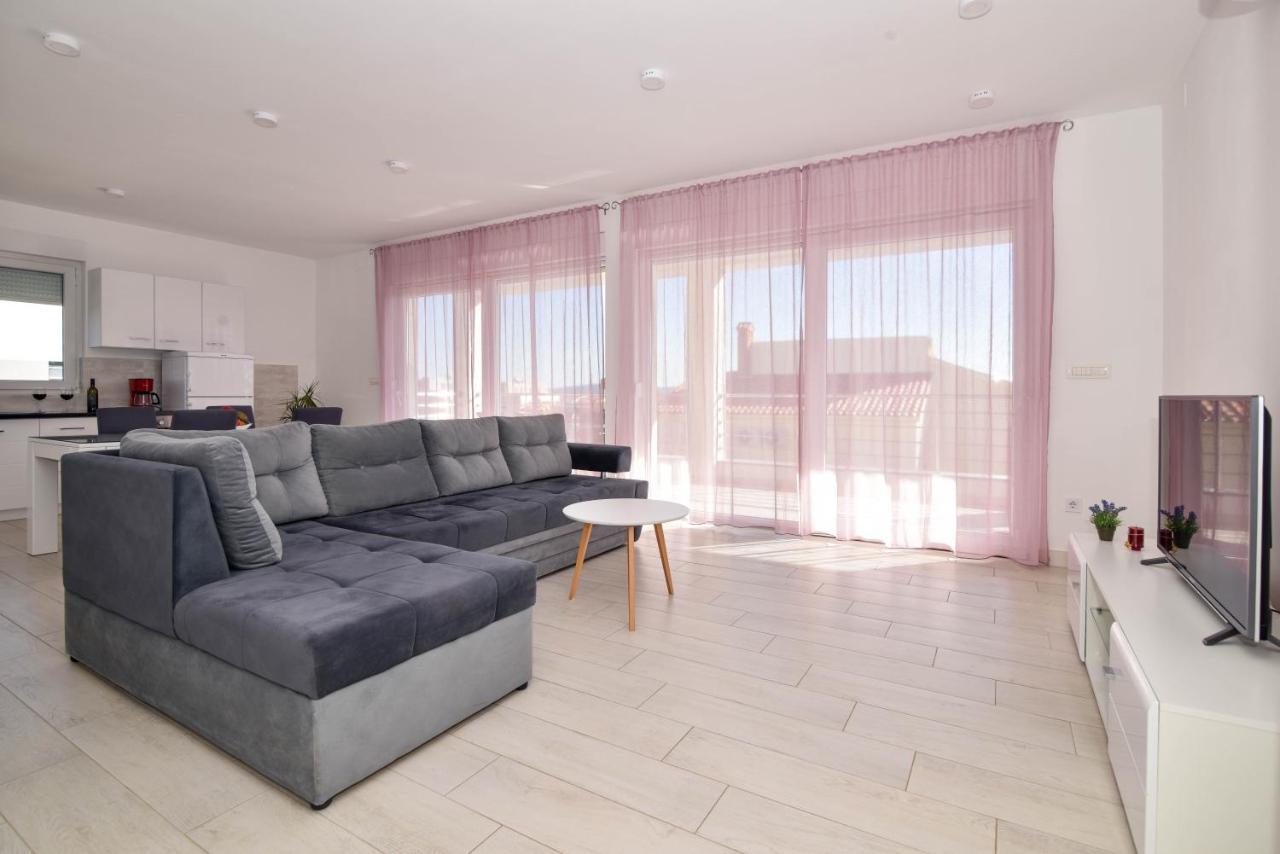 Apartment Deluxe Villa Carlotta ซาดาร์ ภายนอก รูปภาพ