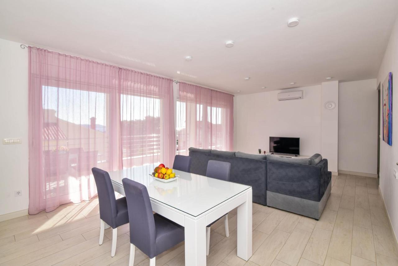 Apartment Deluxe Villa Carlotta ซาดาร์ ภายนอก รูปภาพ
