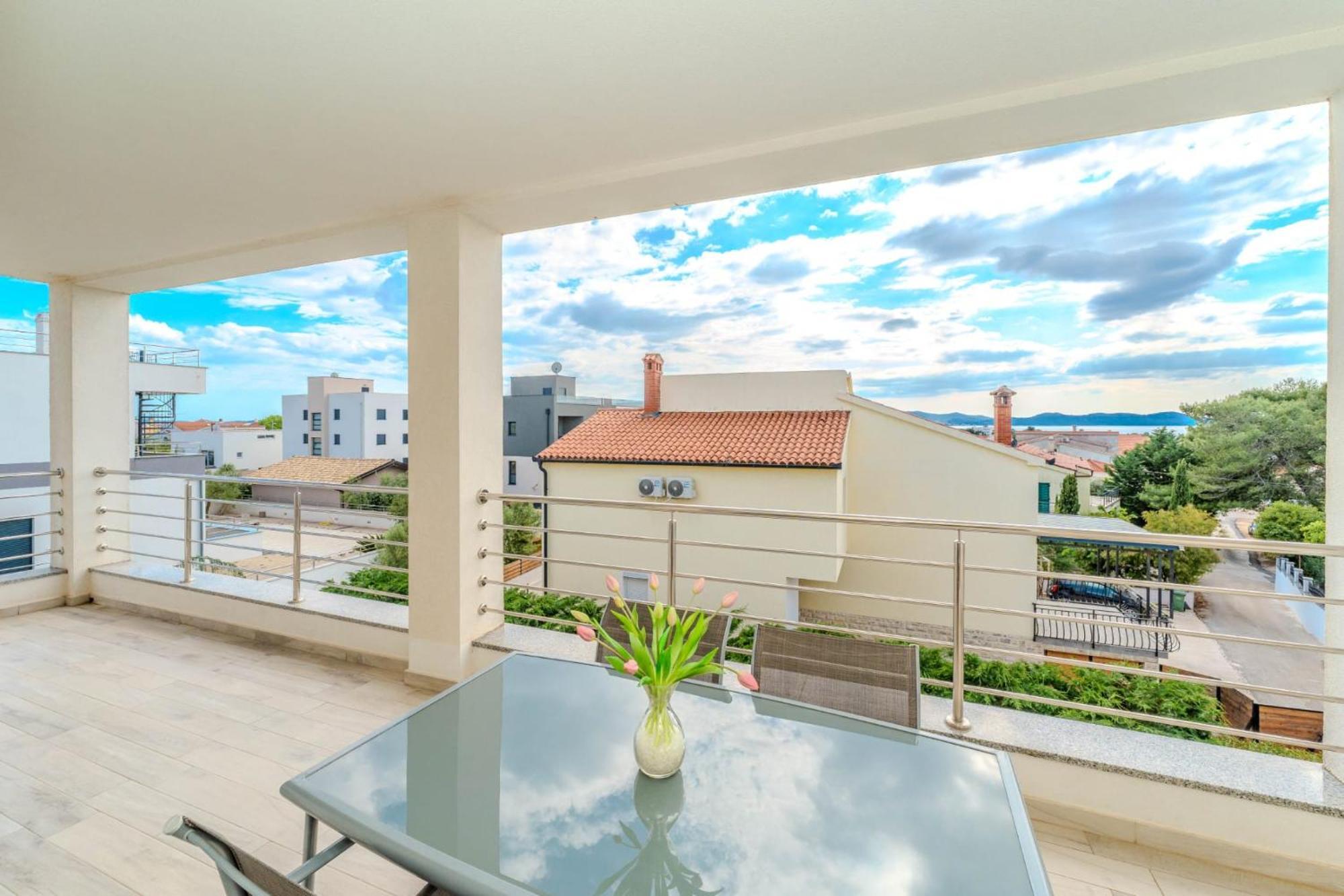 Apartment Deluxe Villa Carlotta ซาดาร์ ภายนอก รูปภาพ